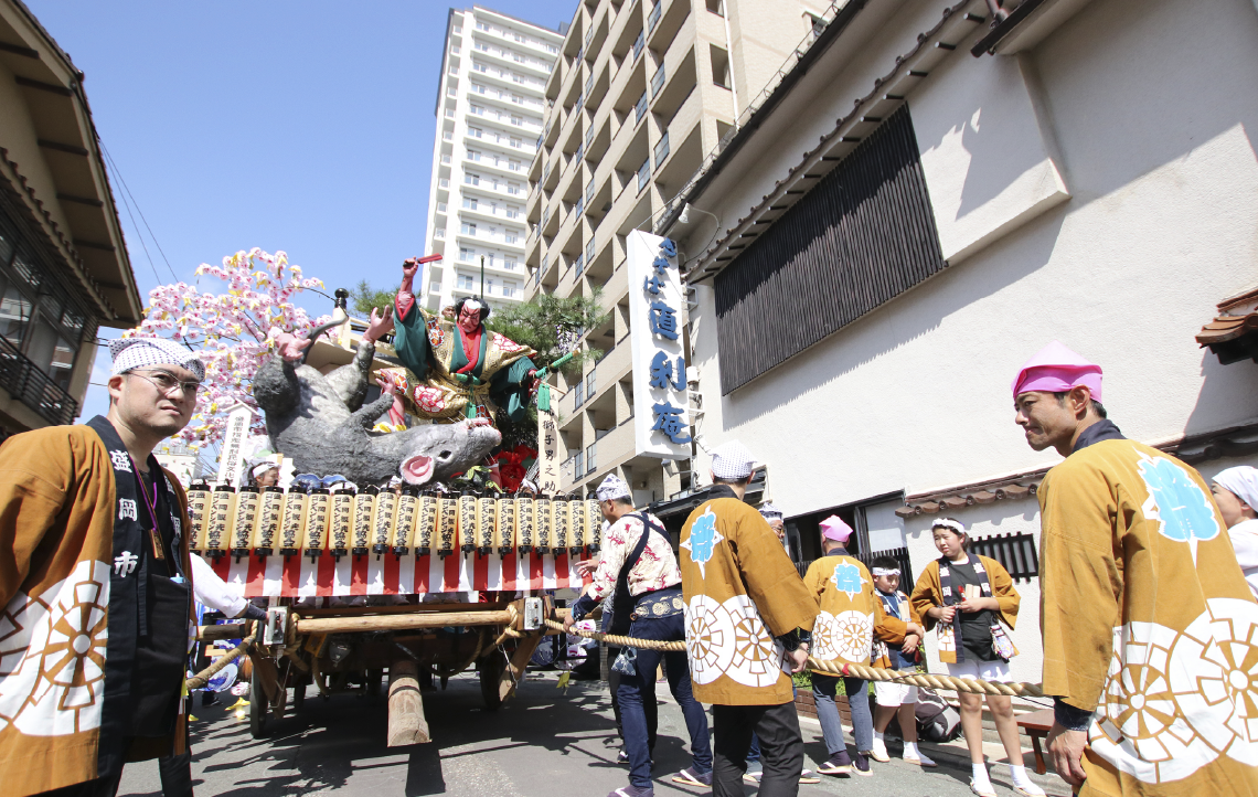 町に愛され、人に育てられてきた。